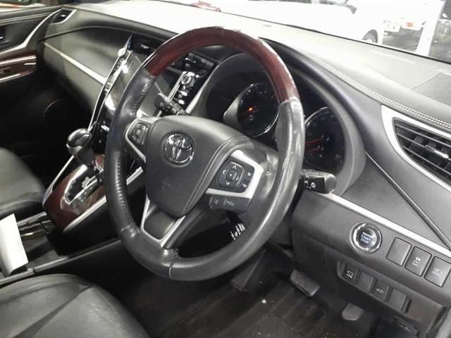 TOYOTA HARRIER 2014