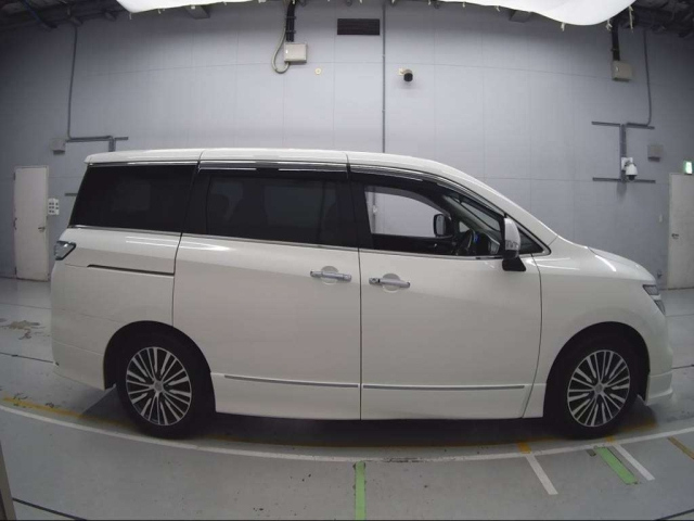 NISSAN ELGRAND 2017