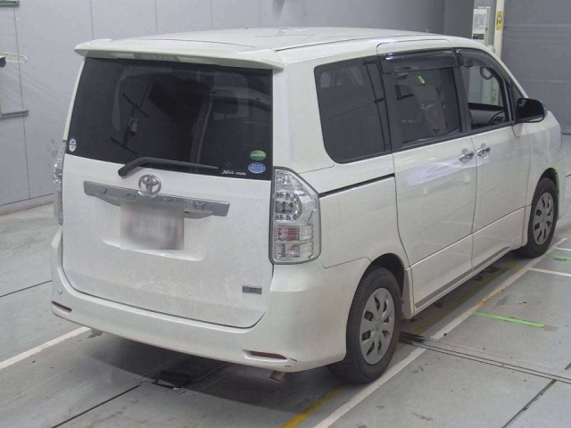 TOYOTA VOXY 2012