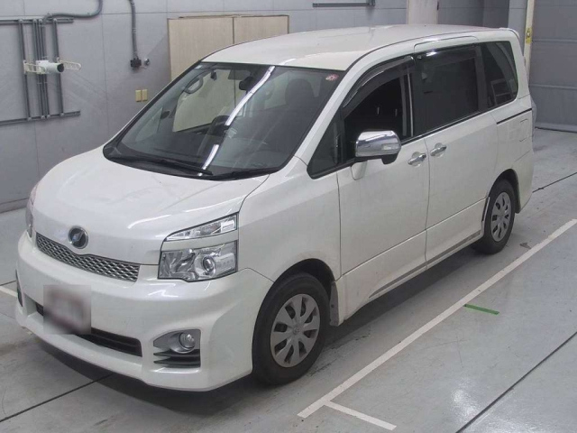 TOYOTA VOXY 2012