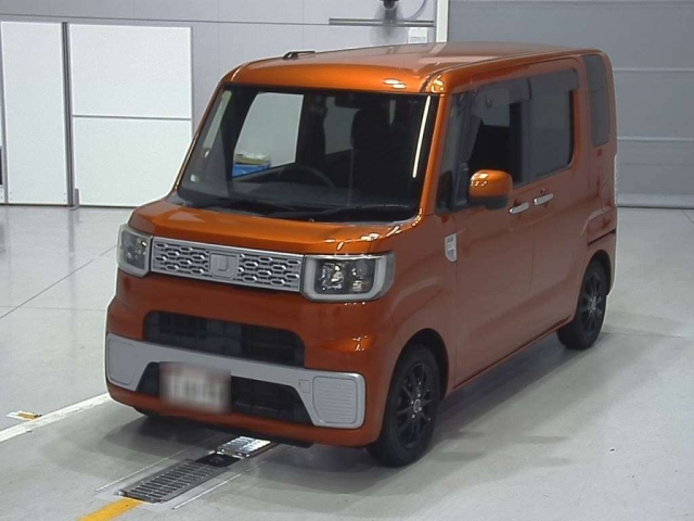 DAIHATSU WAKE 2014