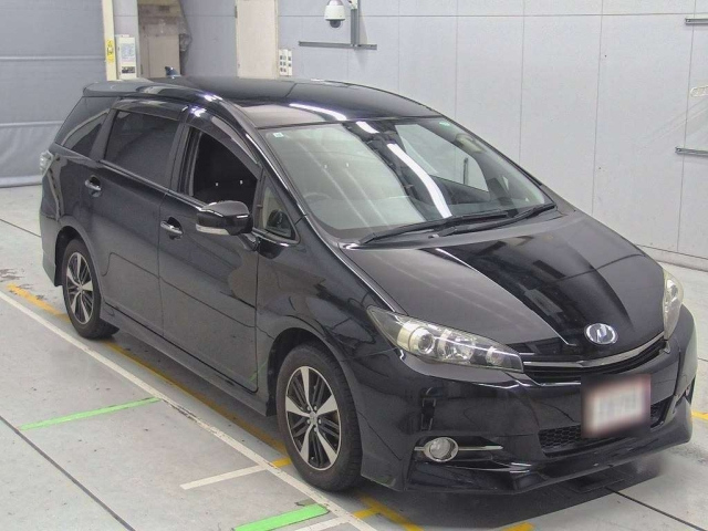 TOYOTA WISH 2013