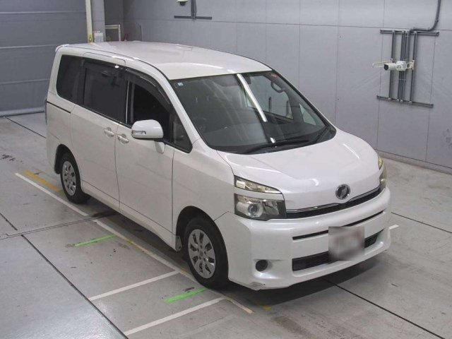 TOYOTA VOXY 2012