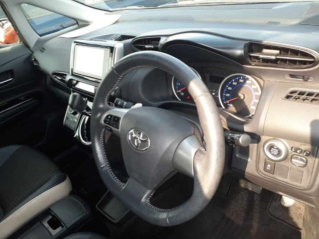 TOYOTA WISH 2013
