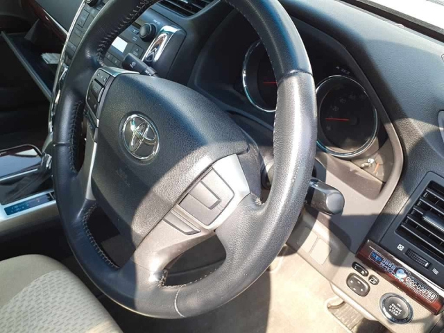 TOYOTA MARK X 2010