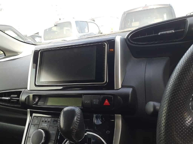 TOYOTA WISH 2013