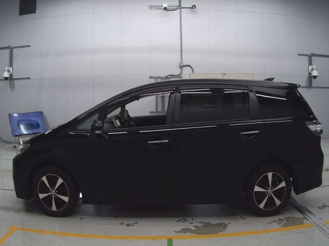 TOYOTA WISH 2013