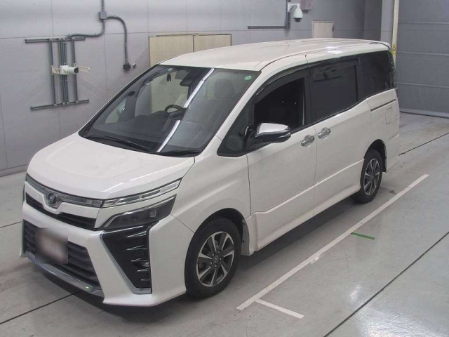 TOYOTA VOXY 2017