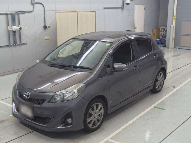 TOYOTA VITZ 2011