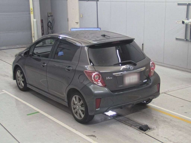 TOYOTA VITZ 2011