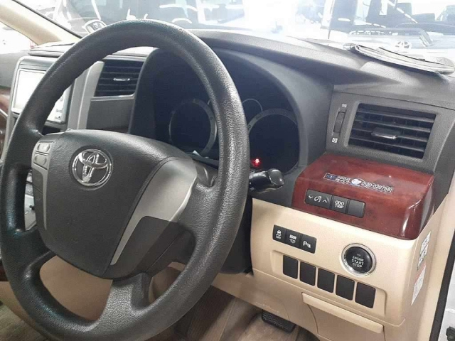 TOYOTA ALPHARD 2010
