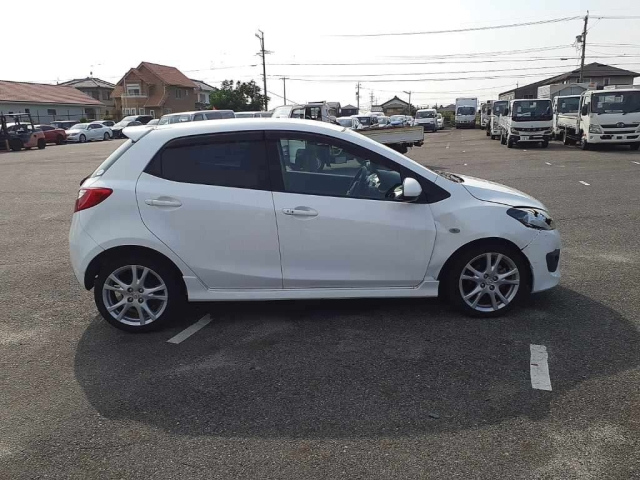 MAZDA DEMIO 2009
