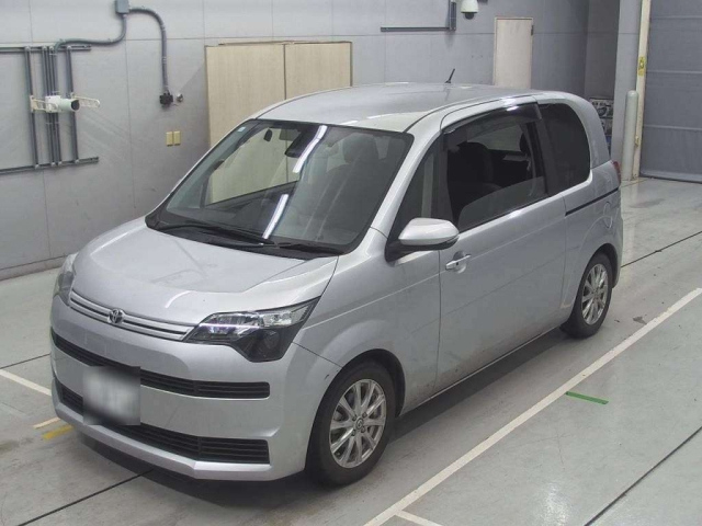 TOYOTA SPADE 2019
