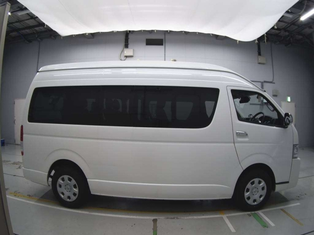 TOYOTA HIACE 2018