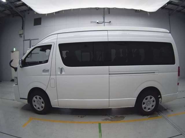 TOYOTA HIACE 2018