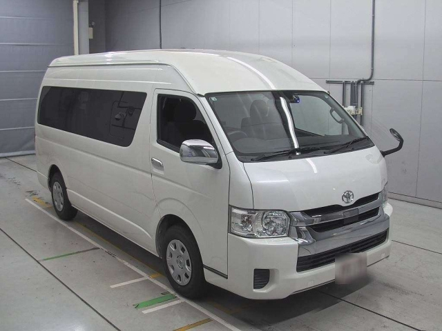 TOYOTA HIACE 2018