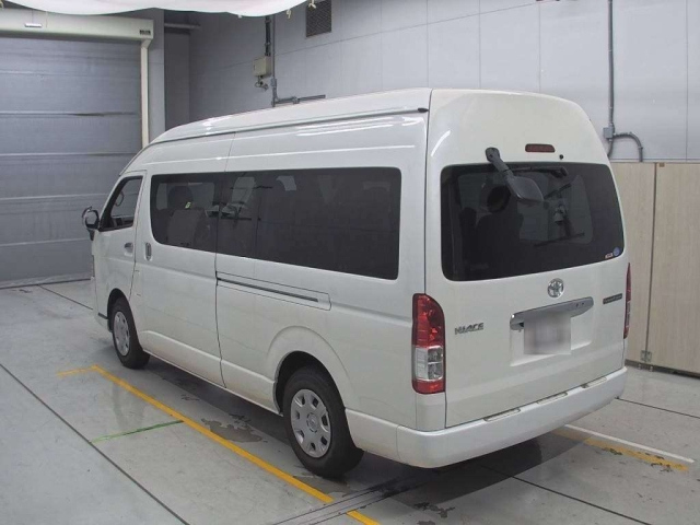 TOYOTA HIACE 2018