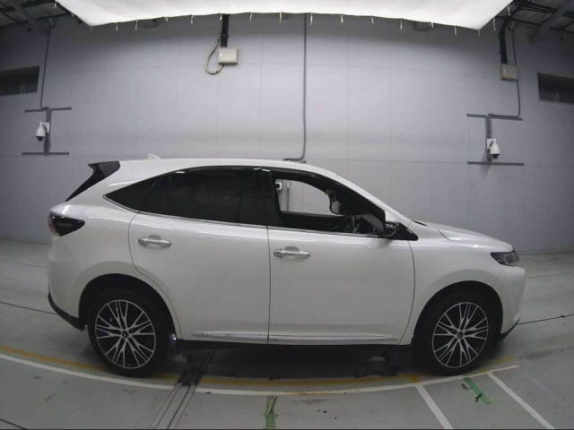 TOYOTA HARRIER 2017