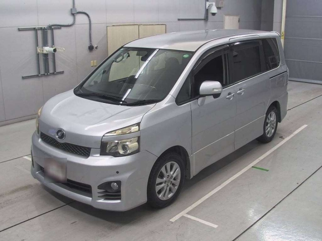 TOYOTA VOXY 2011