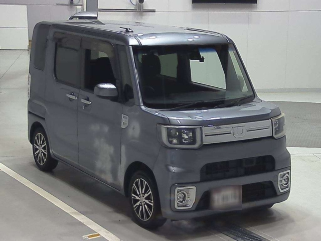 DAIHATSU WAKE 2016