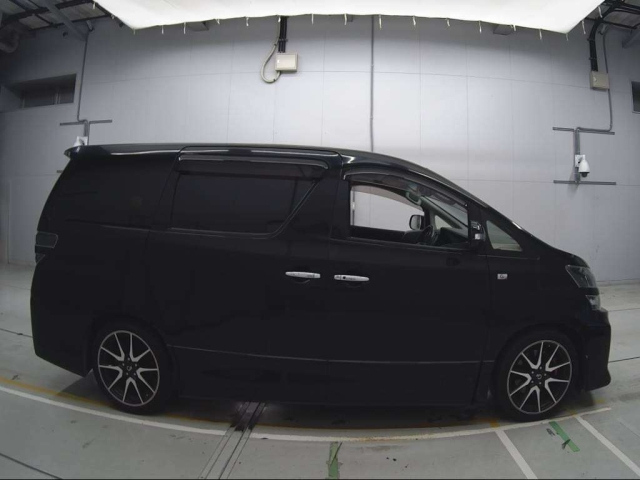 TOYOTA VELLFIRE 2013