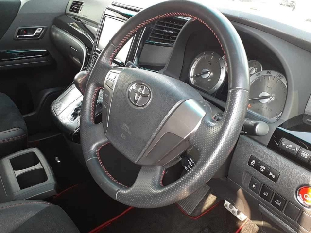 TOYOTA VELLFIRE 2013