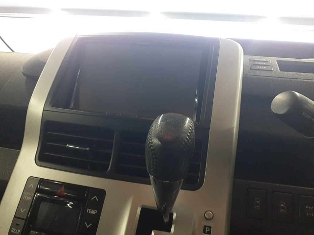 TOYOTA NOAH 2010
