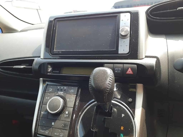 TOYOTA WISH 2012