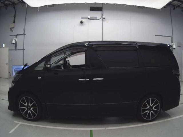 TOYOTA VELLFIRE 2013
