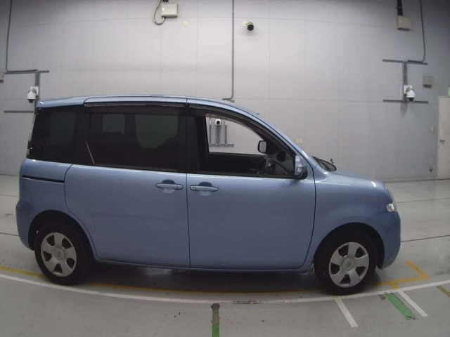 TOYOTA SIENTA 2012