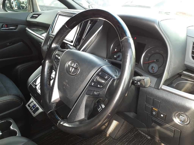 TOYOTA VELLFIRE 2017