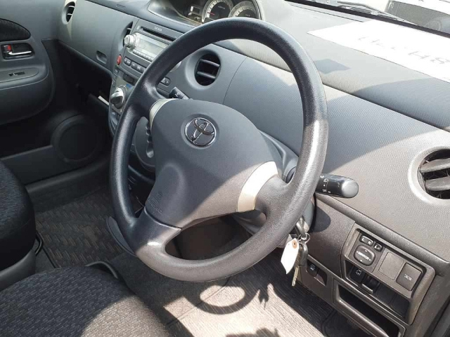 TOYOTA SIENTA 2012