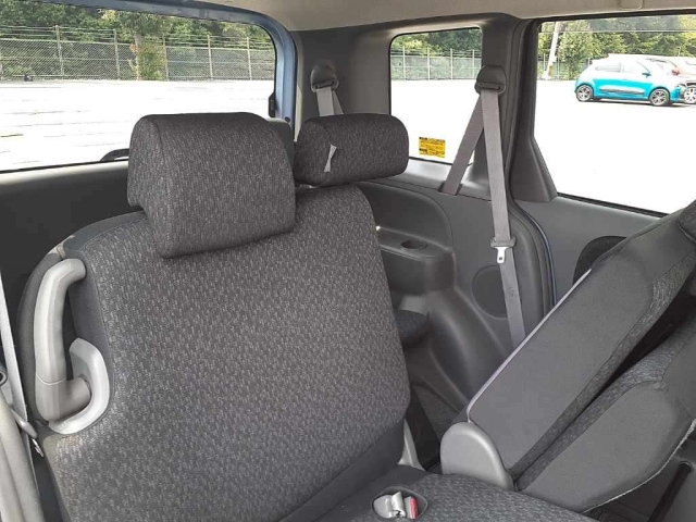 TOYOTA SIENTA 2012