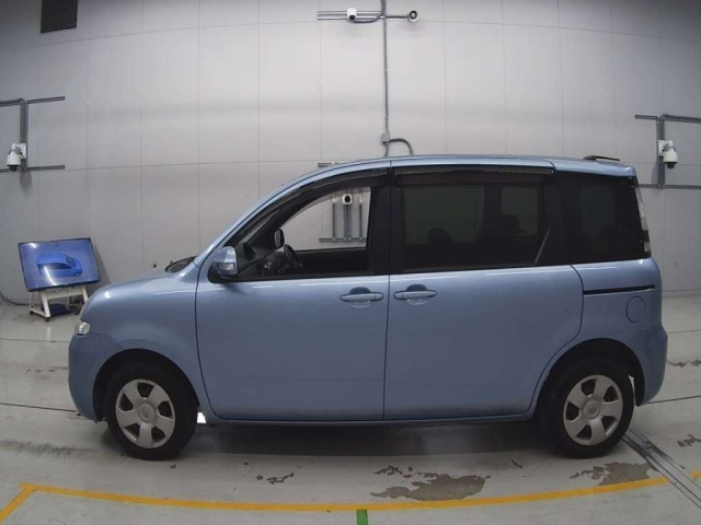 TOYOTA SIENTA 2012