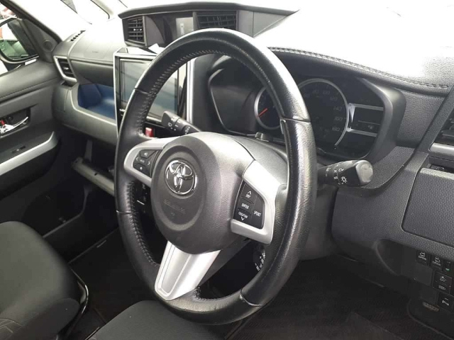 TOYOTA ROOMY 2020