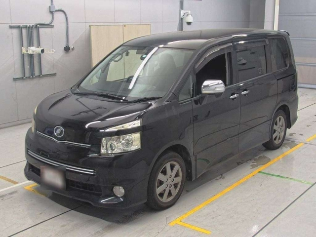 TOYOTA VOXY 2010