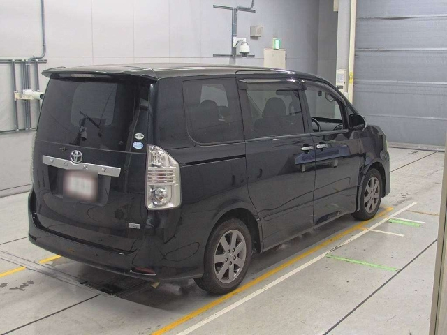 TOYOTA VOXY 2010