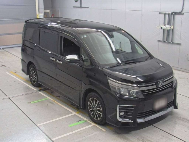 TOYOTA VOXY 2017