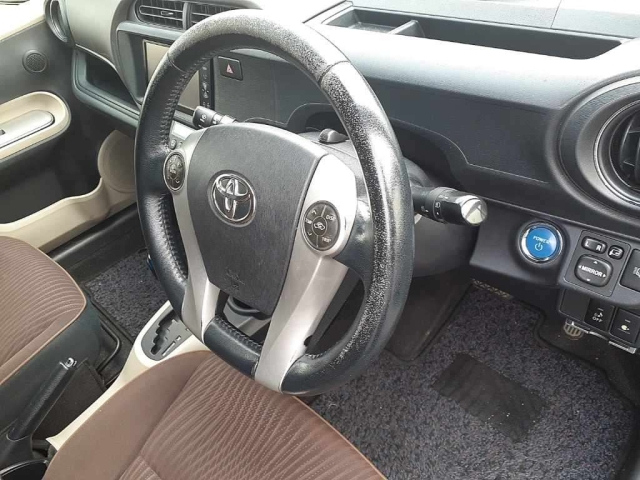 TOYOTA AQUA 2012