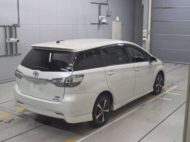 TOYOTA WISH 2013