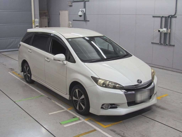 TOYOTA WISH 2013