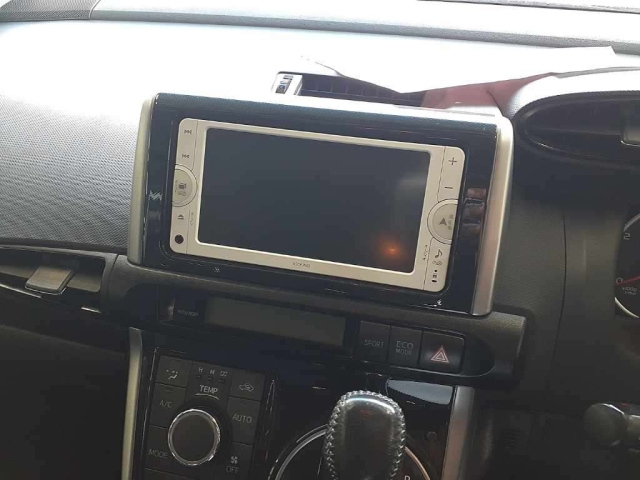 TOYOTA WISH 2013