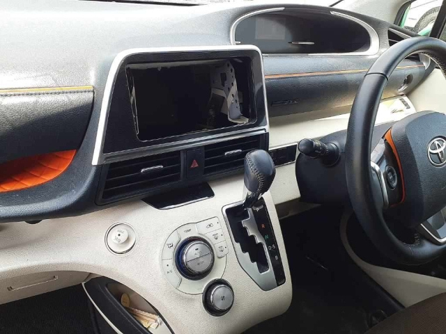 TOYOTA SIENTA 2017