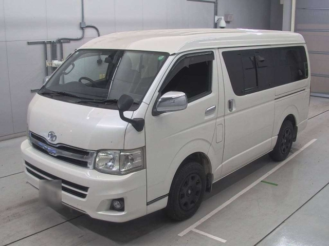 TOYOTA HIACE 2011