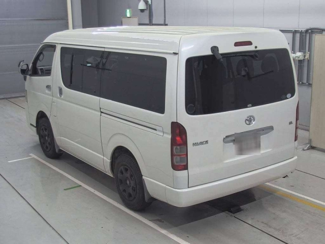 TOYOTA HIACE 2011