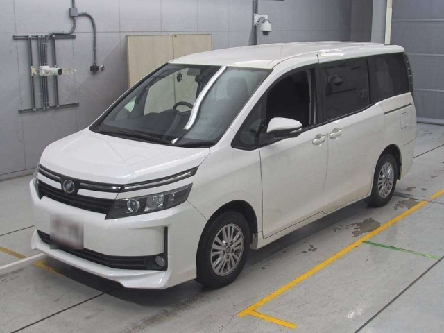 TOYOTA VOXY 2015