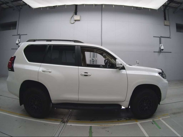 TOYOTA LAND CRUISER PRADO 2023