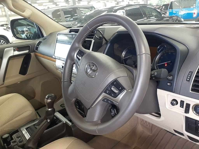 TOYOTA LAND CRUISER PRADO 2023