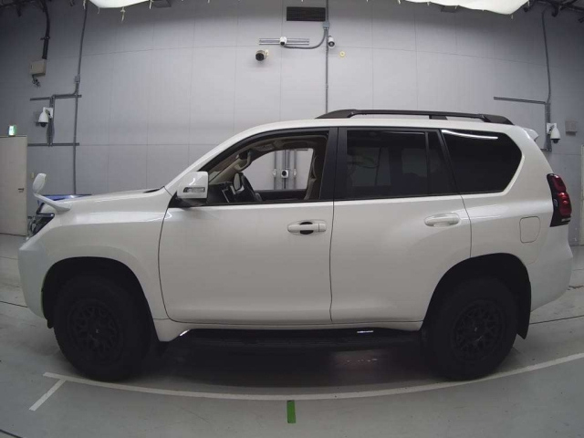 TOYOTA LAND CRUISER PRADO 2023
