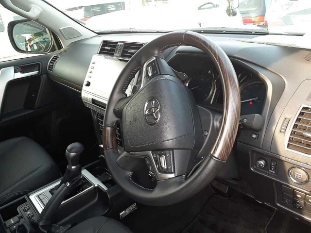 TOYOTA LAND CRUISER PRADO 2023